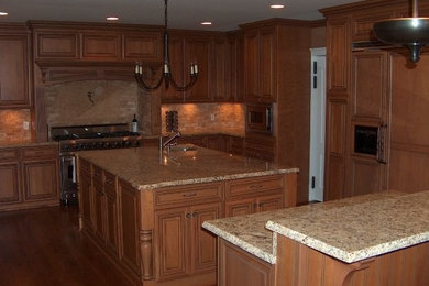 Minimalist kitchen photo in Cleveland