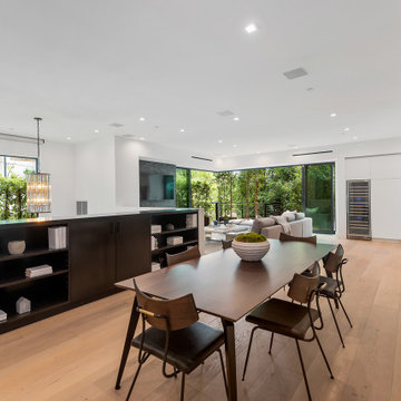 Hillside Modern With Cantilever and Indoor/Outdoor Living