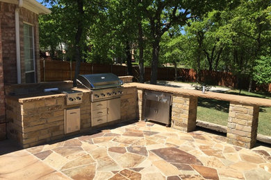 Patio photo in Dallas