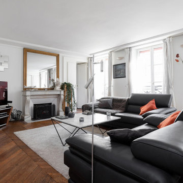 Entertain in style in this elegant Parisian living