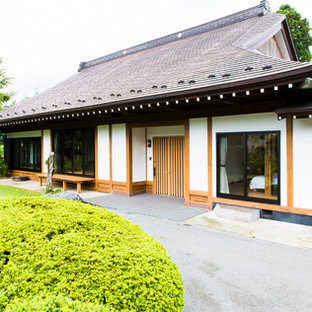 Weißes, Einstöckiges Asiatisches Haus in Sonstige