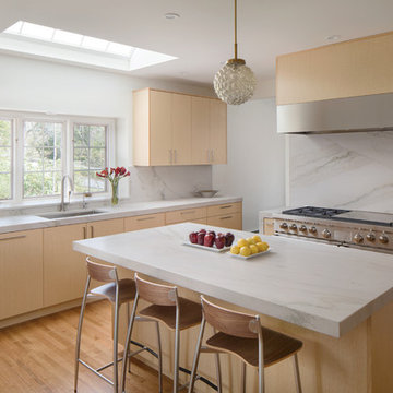 Simple and Warm Contemporary Cabinets with a Straightforward Look
