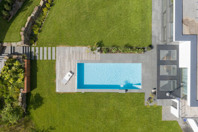 Moderner Pool in Sonstige