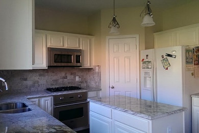Transitional kitchen photo in Houston