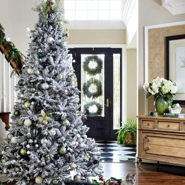 Stunning Traditional Holiday Decor With A Twist