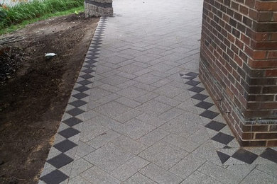 Inspiration for a traditional landscaping in Chicago.