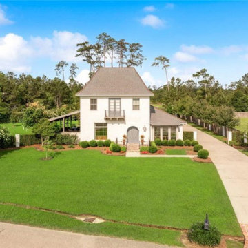 601 Lake Circle