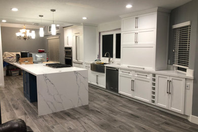 Example of a kitchen design in Orange County