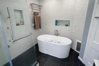 Inspiration for a modern bathroom remodel in New York
