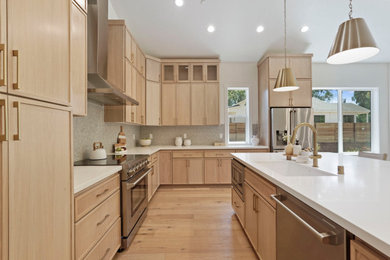 Kitchen - modern kitchen idea in Sacramento