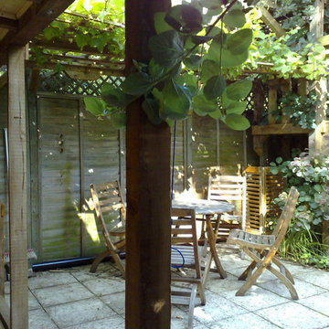 Small garden cinema, office and workshop - boat style interior
