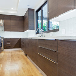 Modern kitchen in Beverly Hills - Kitchen Cabinetry