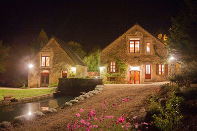 Aménagement d'une grande façade de maison campagne.