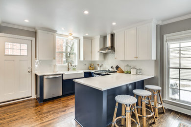 Transitional kitchen photo in Chicago