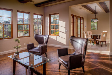 Example of a minimalist living room design in San Francisco