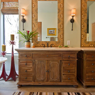 Bäder mit Porzellan-Bodenfliesen und Kalkstein-Waschbecken ...