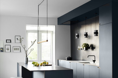Inspiration for a mid-sized scandinavian galley open plan kitchen in Copenhagen with black cabinets, marble benchtops, with island, flat-panel cabinets, grey splashback, light hardwood floors and grey floor.