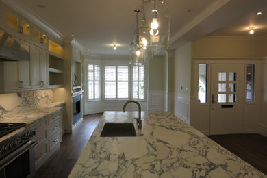 Transitional kitchen photo in San Francisco