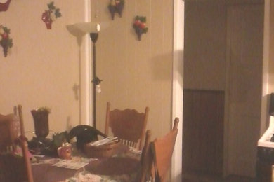 Example of an island style kitchen design in Los Angeles