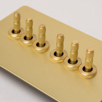 https://www.brassbee.co.uk/products/foundry-series-knurled-toggle-switches-and-s
