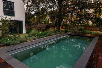 Moderner Pool in Frankfurt am Main