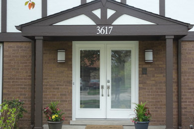 Example of an exterior home design in Chicago