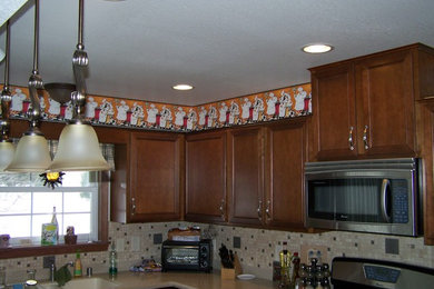 Kitchen - kitchen idea in Milwaukee