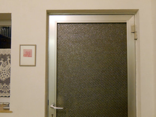 wie kann man diese Eingangstür "verschönern"