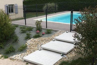 This is an example of a modern pool in Dijon.