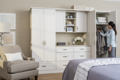 Example of a classic bedroom design in Philadelphia