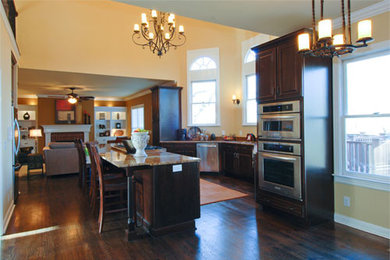 Kitchen photo in Nashville