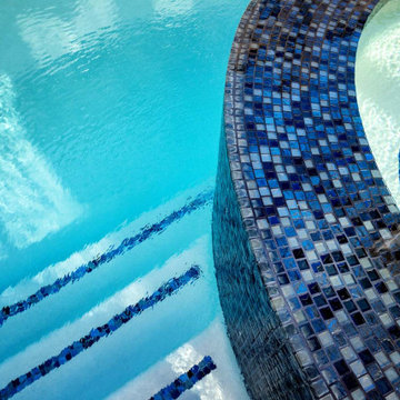 Pool & Spa in Narrow Sideyard