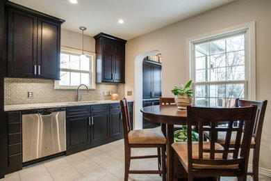 Elegant kitchen photo in Dallas