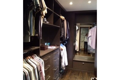 Inspiration for a contemporary closet remodel in New York