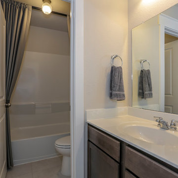Houston, Texas | Woodridge Forest - Latitude Secondary Bathroom