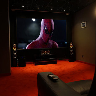Inspiration for a modern home theater remodel in Clermont-Ferrand