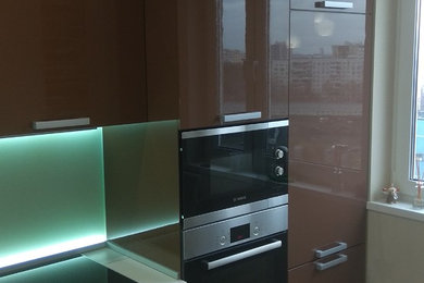 Кухня МДФ Эмаль (скинали из матового стекла с равномерной LED подсветкой)