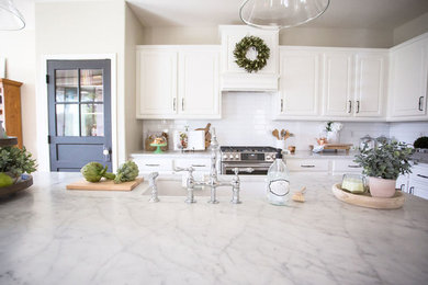Country home design photo in Phoenix