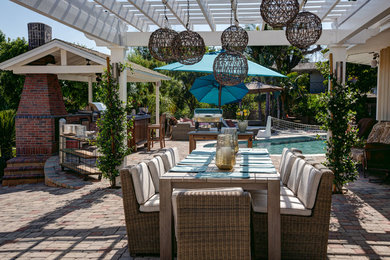 Example of a patio design in Los Angeles