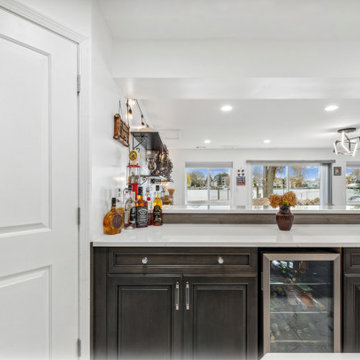 Kitchen & Bar Area