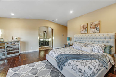 Transitional home design photo in San Diego