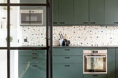 ミラノにあるコンテンポラリースタイルのおしゃれなキッチンの写真