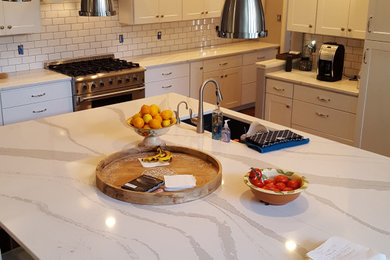 Example of a minimalist kitchen design in Richmond