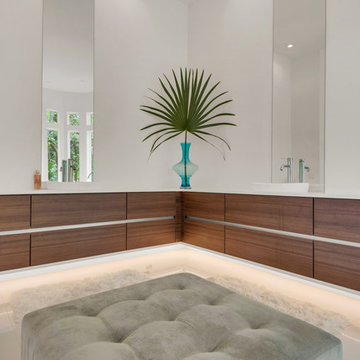 Modern Cabinetry in White High Gloss