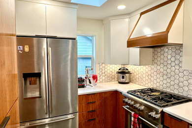 Example of a kitchen design in Portland