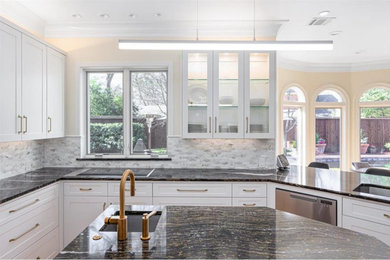 Transitional kitchen photo in Dallas