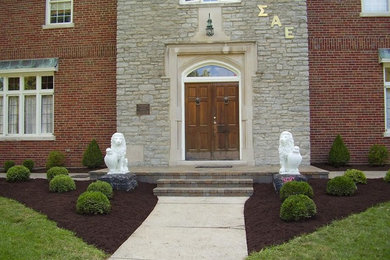 Design ideas for a traditional landscaping in Cincinnati.