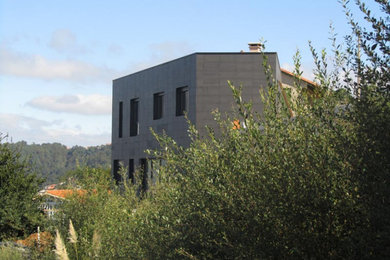 Vivienda Trapezoide Moderna con Vista a la Ría