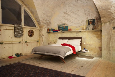 Bedroom - contemporary bedroom idea in New York