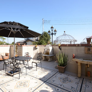 他の地域のトラディショナルスタイルのおしゃれなテラス・中庭 (アウトドアキッチン、日よけなし) の写真